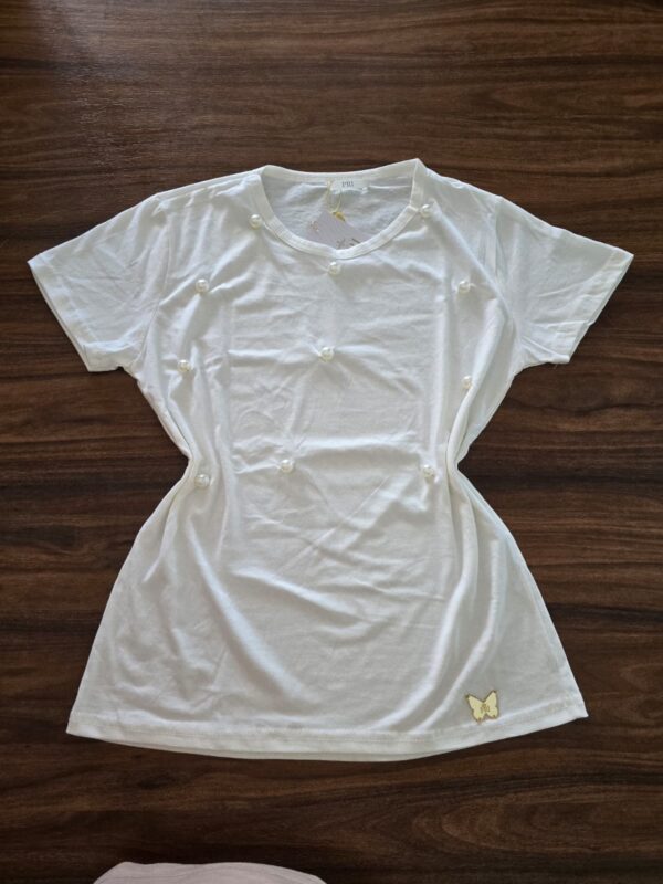 Camisa básica branca customizada com pérolas brancas - Imagem 3